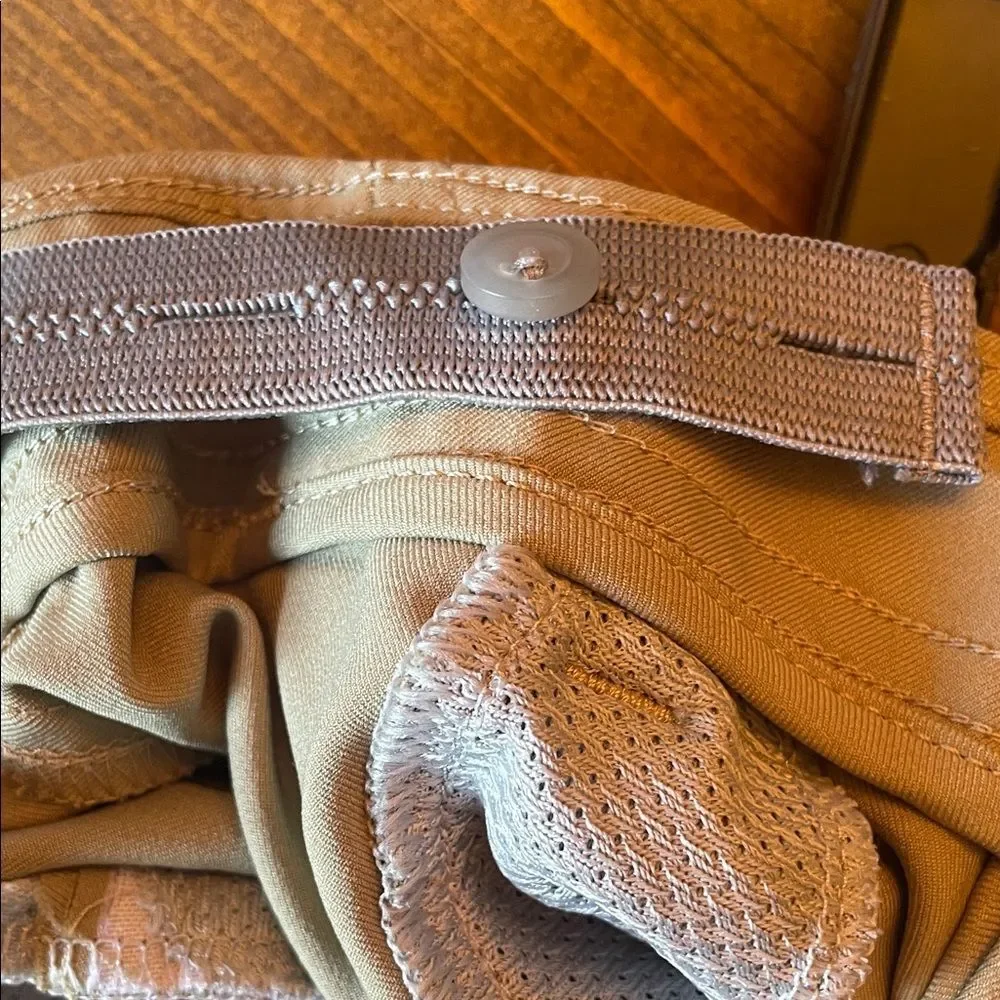 Boys under armour golf pants Tan size youth large